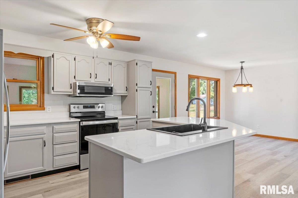 15910 Kennedy Road Auburn, IL 62615 - Photo 9 of 34