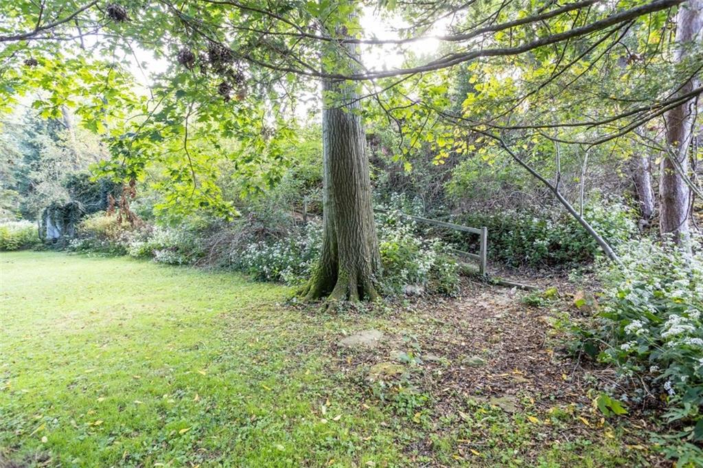 4754 Rolling Hills Road Pittsburgh, PA 15236 - Photo 4 of 24 Gallery Image 4