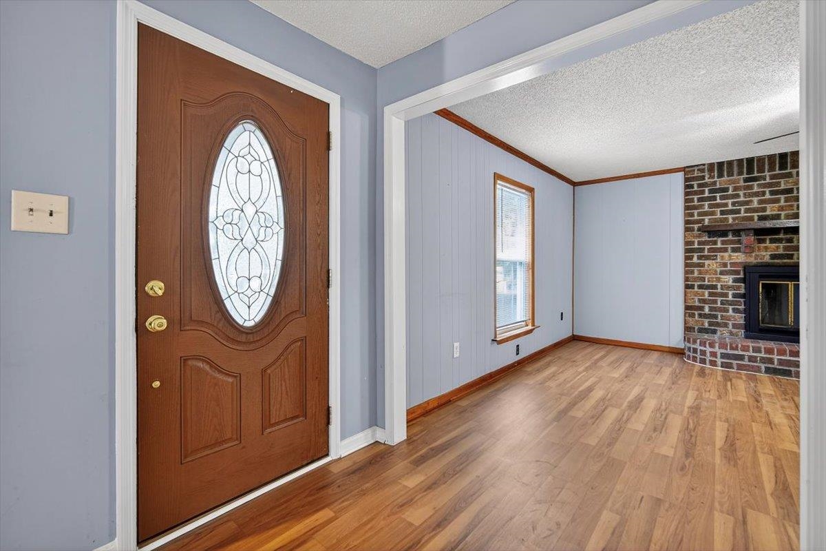 2137 North N Highway Bonneau, SC 29431 - Photo 5 of 19 Entryway to living room