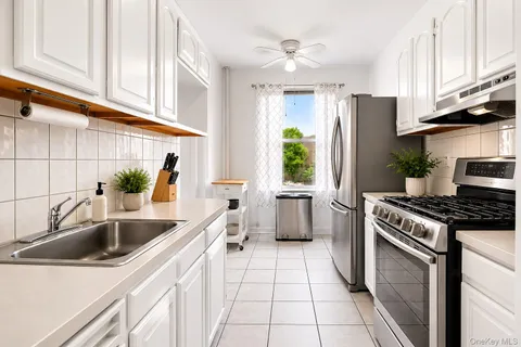 $235,000 | 472 Gramatan Avenue, Unit CC3 BLDG 6, Mount Vernon, NY 10552