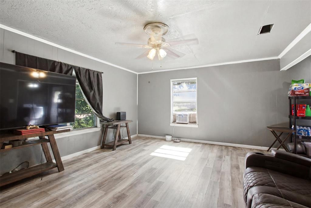 912 Sycamore Street Commerce, TX 75428 - Photo 8 of 28
