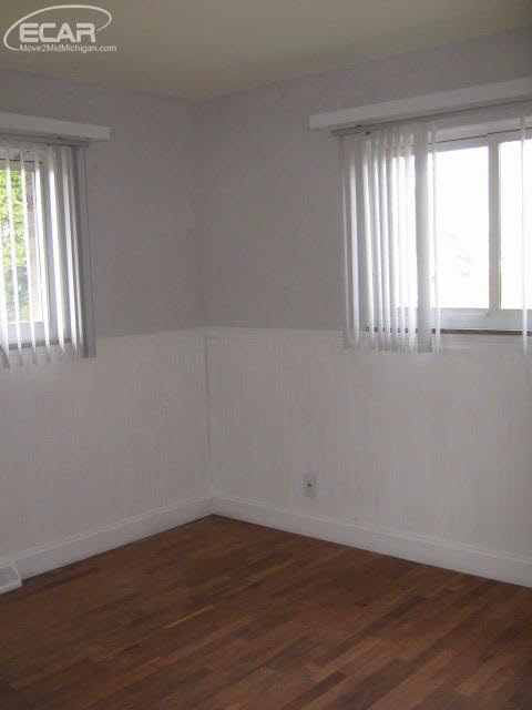 1274 Howe Road Burton, MI 48509 - Photo 10 of 28 21242378-9.JPG