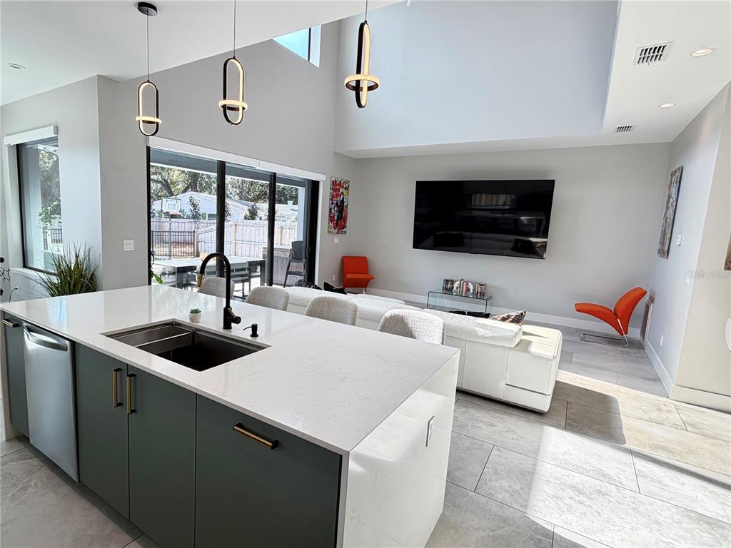 1642 Triangle Avenue Orlando, FL 32806 - Photo 10 of 62