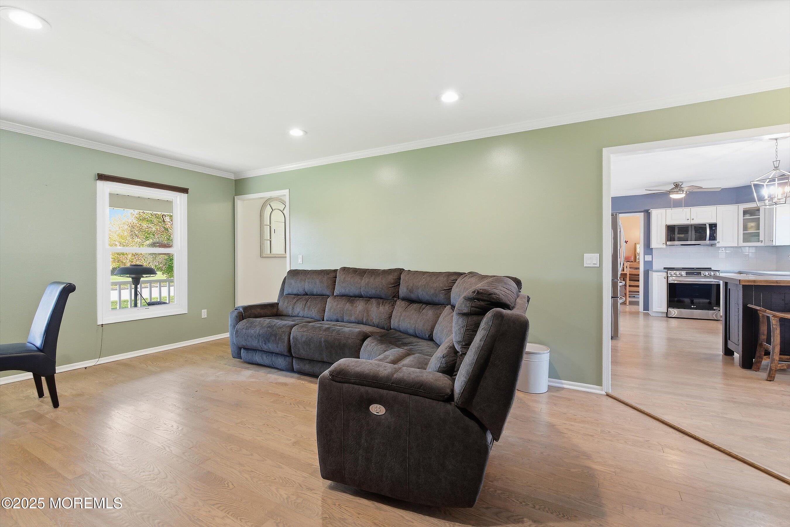 8 Craig Drive Columbus, NJ 08022 - Photo 16 of 44 20-Family to Kitchen