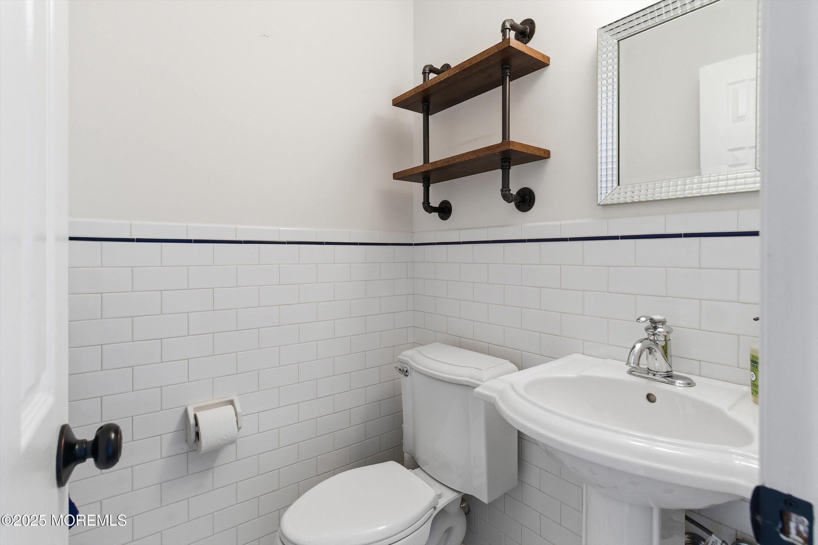 8 Craig Drive Columbus, NJ 08022 - Photo 19 of 44 23-Powder Room 1B