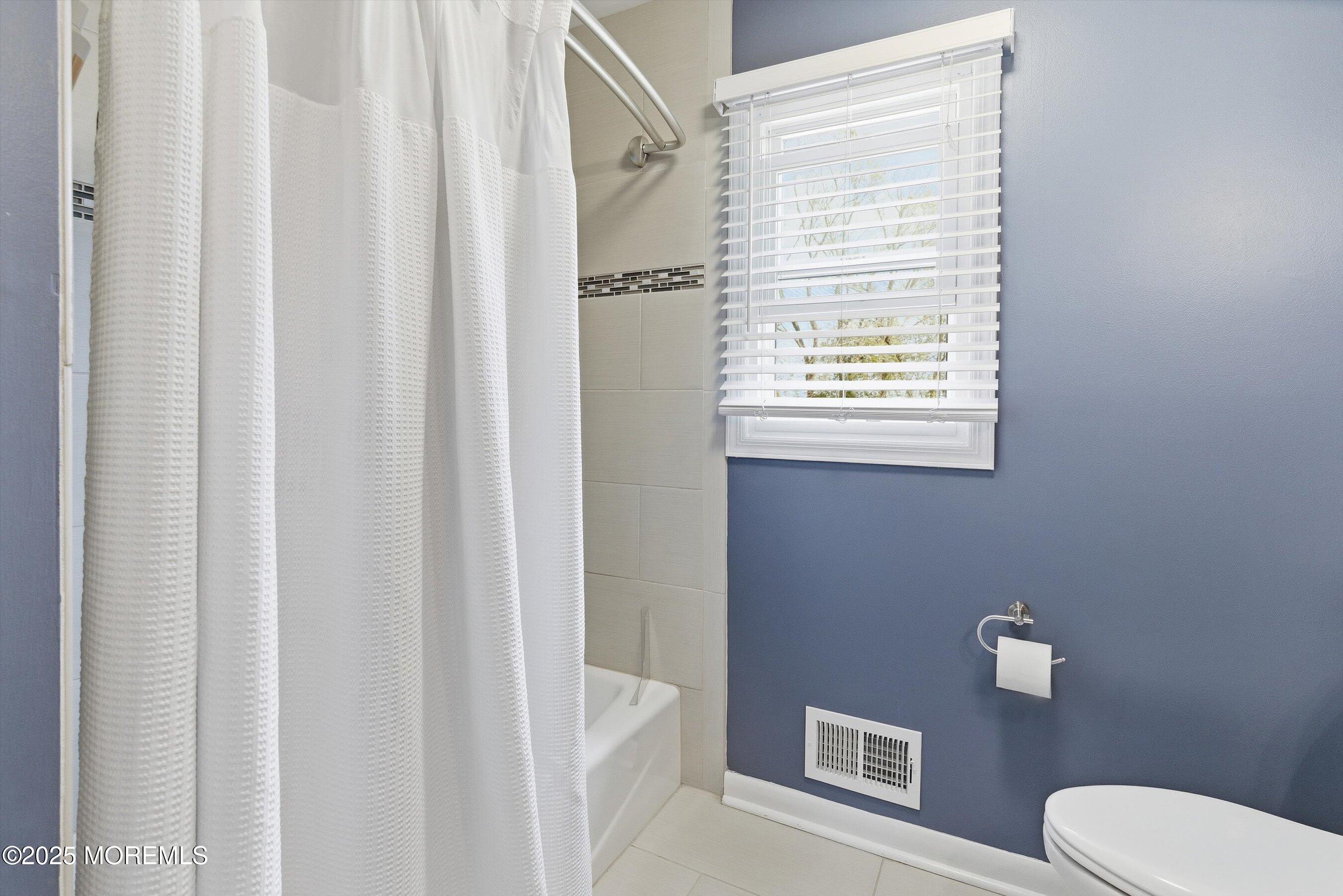 8 Craig Drive Columbus, NJ 08022 - Photo 29 of 44 33-Bath 2B