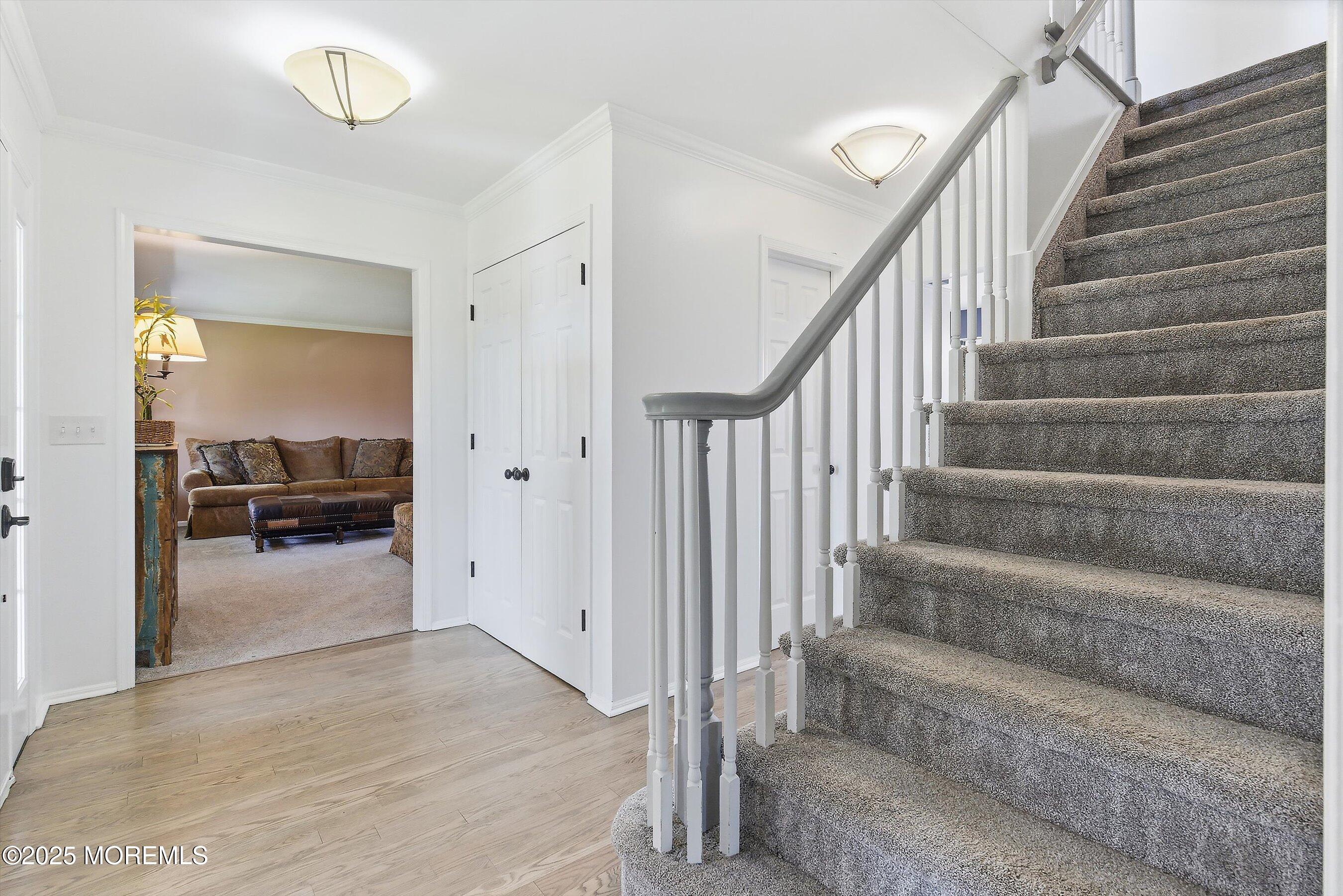 8 Craig Drive Columbus, NJ 08022 - Photo 6 of 44 10-Foyer to Living