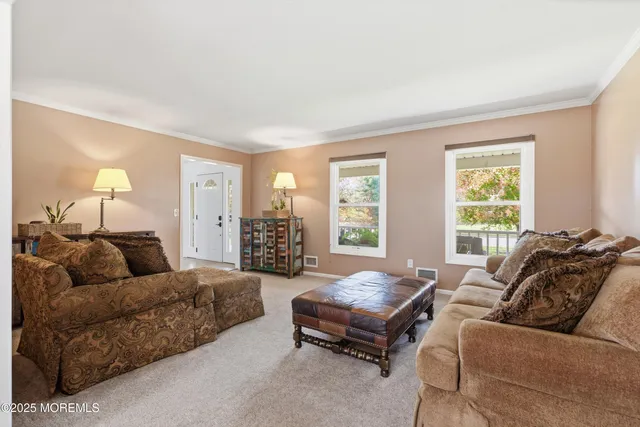 $830,000 | 8 Craig Drive, Columbus, NJ 08022