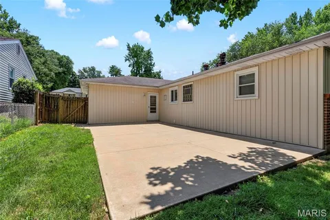 $259,900 | 1011 Hawthorn Avenue, St. Charles, MO 63301