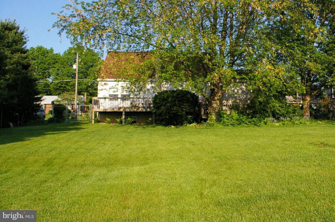 902 Pine Hill Road Lititz, PA 17543 - Photo 4 of 14