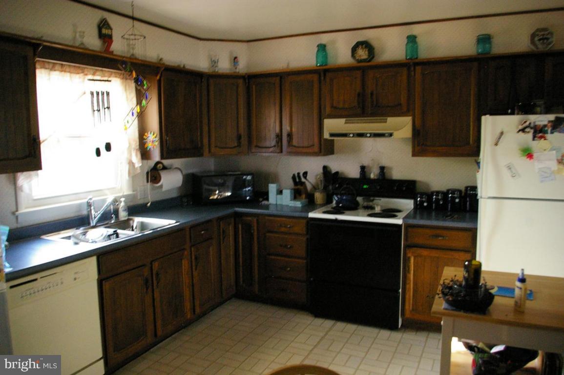 902 Pine Hill Road Lititz, PA 17543 - Photo 6 of 14
