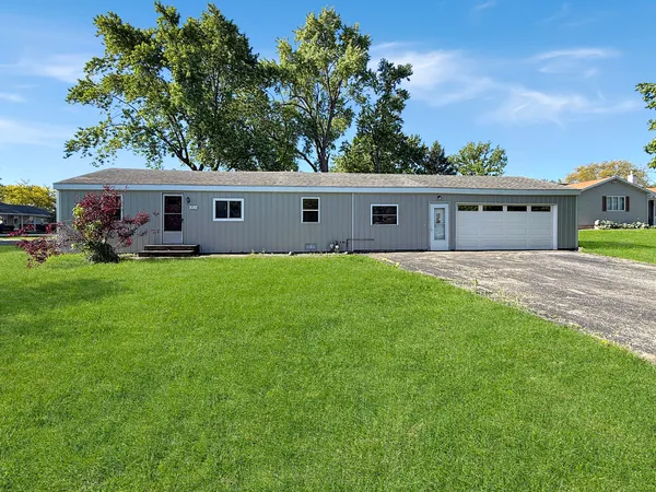 $77,900 | 212 East Willard Street, Gifford, IL 61847