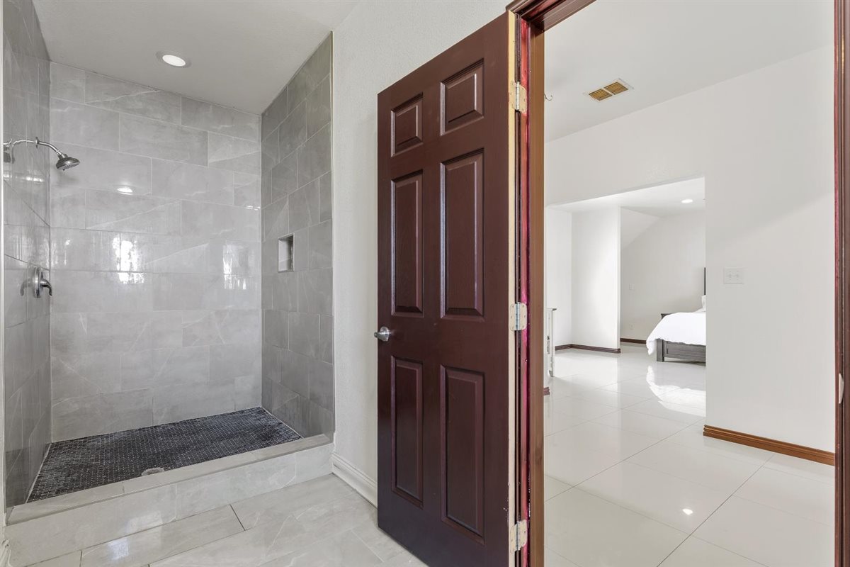 1206 Walter Hoffman Road Cedar Creek, TX 78612 - Photo 19 of 40 Walk-In Shower