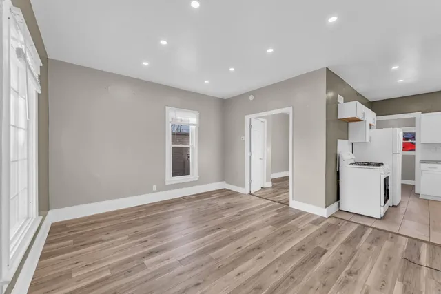 $130,000 | 1130 South Memorial Drive, Racine, WI 53403