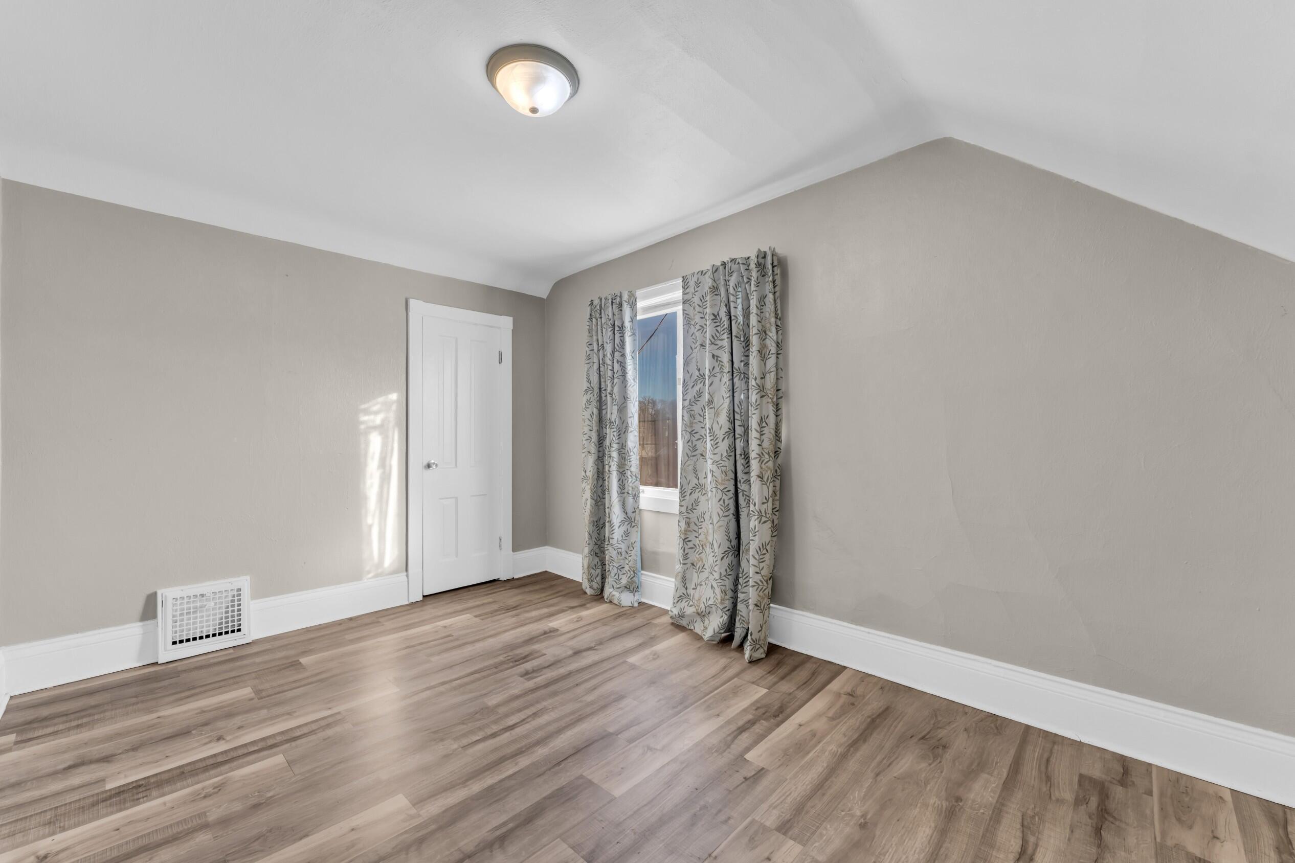 1130 South Memorial Drive Racine, WI 53403 - Photo 28 of 43 Photo (28)