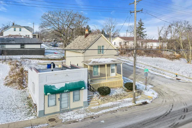 $130,000 | 1130 South Memorial Drive, Racine, WI 53403