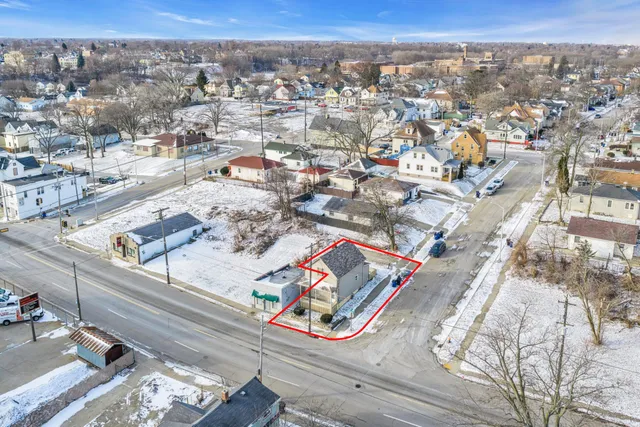 $130,000 | 1130 South Memorial Drive, Racine, WI 53403