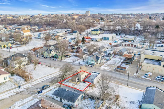 $130,000 | 1130 South Memorial Drive, Racine, WI 53403