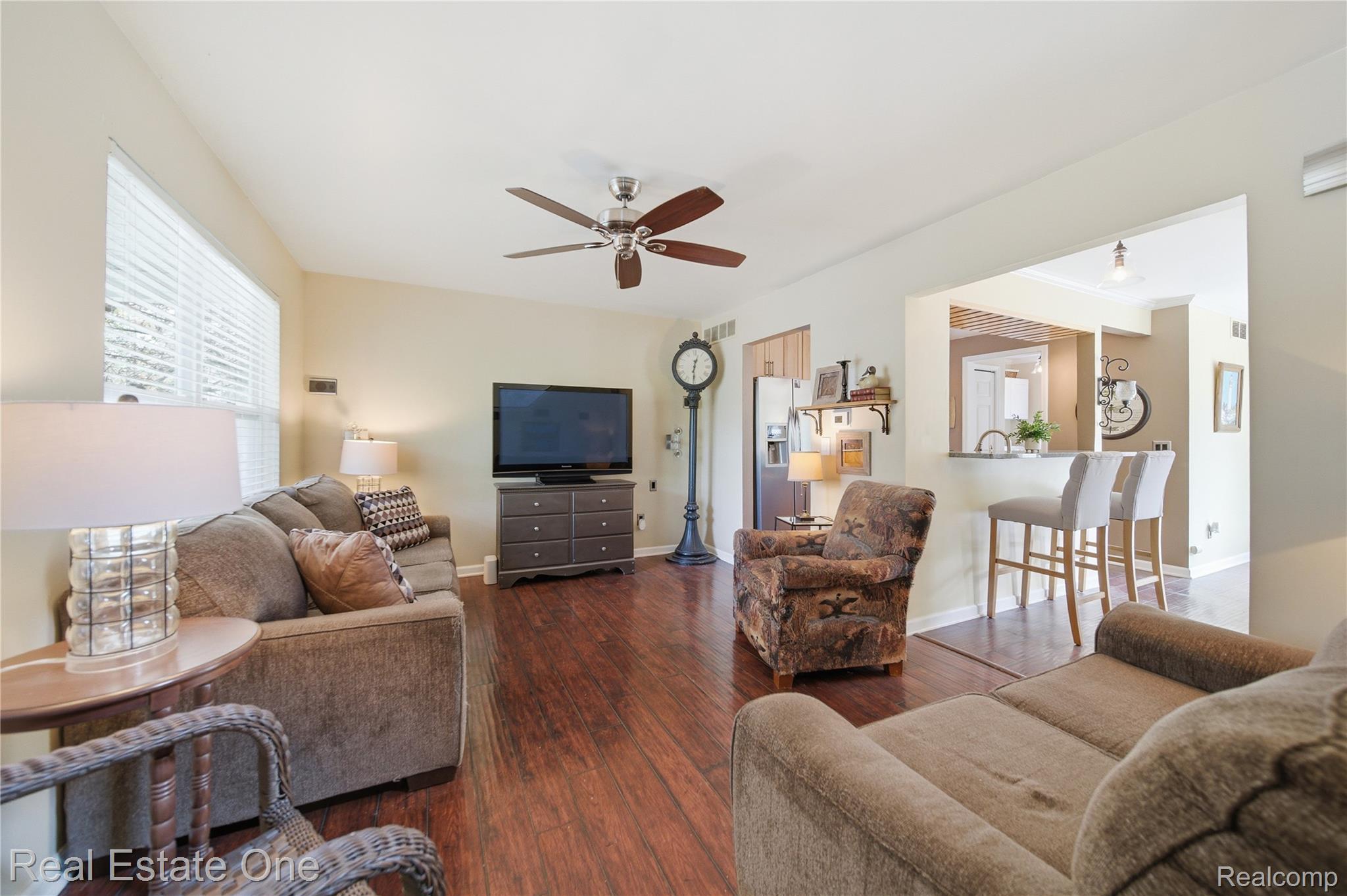 415 Ventnor Lane Howell, MI 48843 - Photo 6 of 36