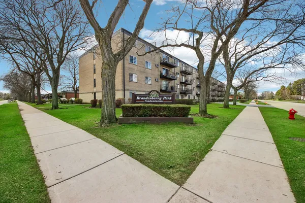 $175,000 | 2515 East Olive Street, Unit 1E, Arlington Heights, IL 60004