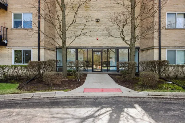 a view of a yard in front of a building