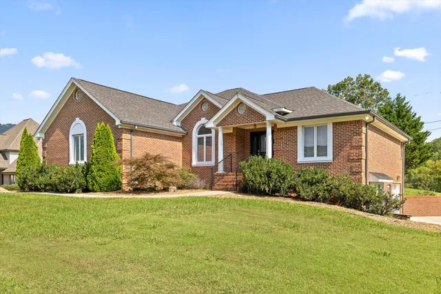 $649,900 | 3240 Waterfront Drive, Chattanooga, TN 37419