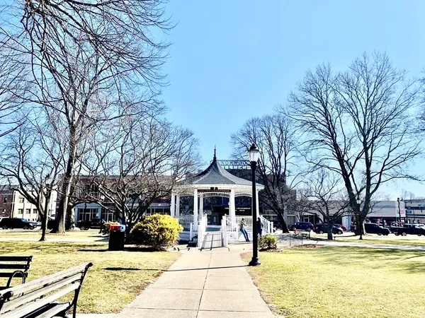 $2,200 | 601 Washington Street, Unit 4, Norwood, MA 02062