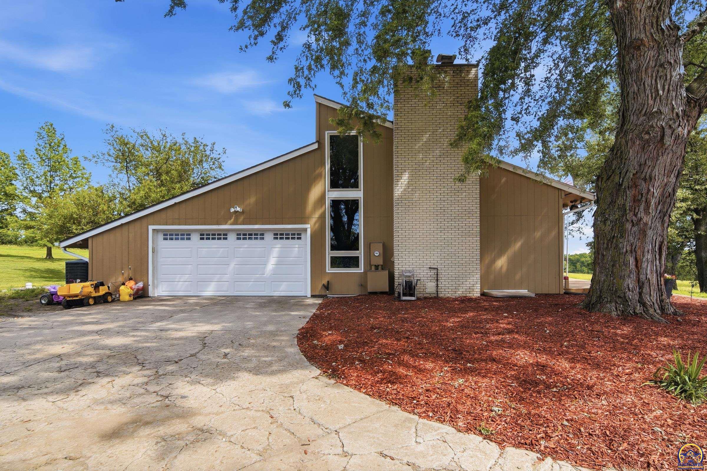 4444 Northwest Menoken Road Topeka, KS 66618 - Photo 4 of 72