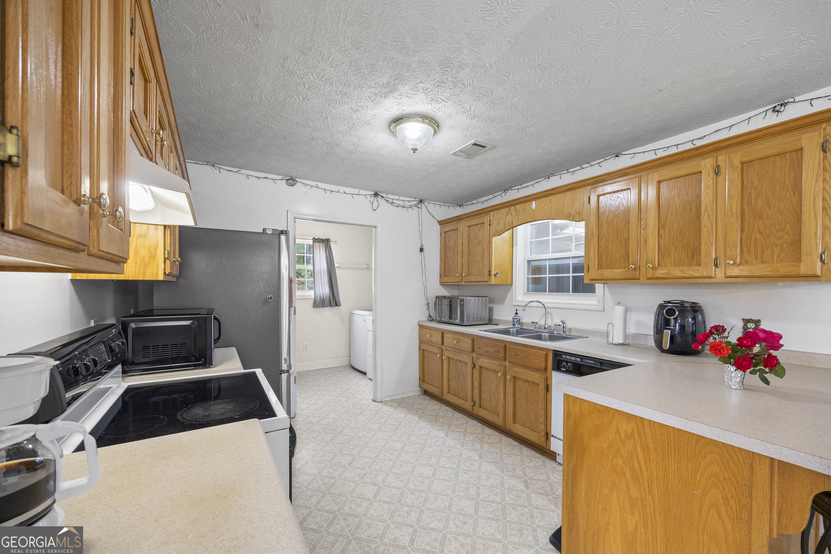 574 Mt Bethel Road Commerce, GA 30530 - Photo 28 of 64 a kitchen that has a sink and a stove
