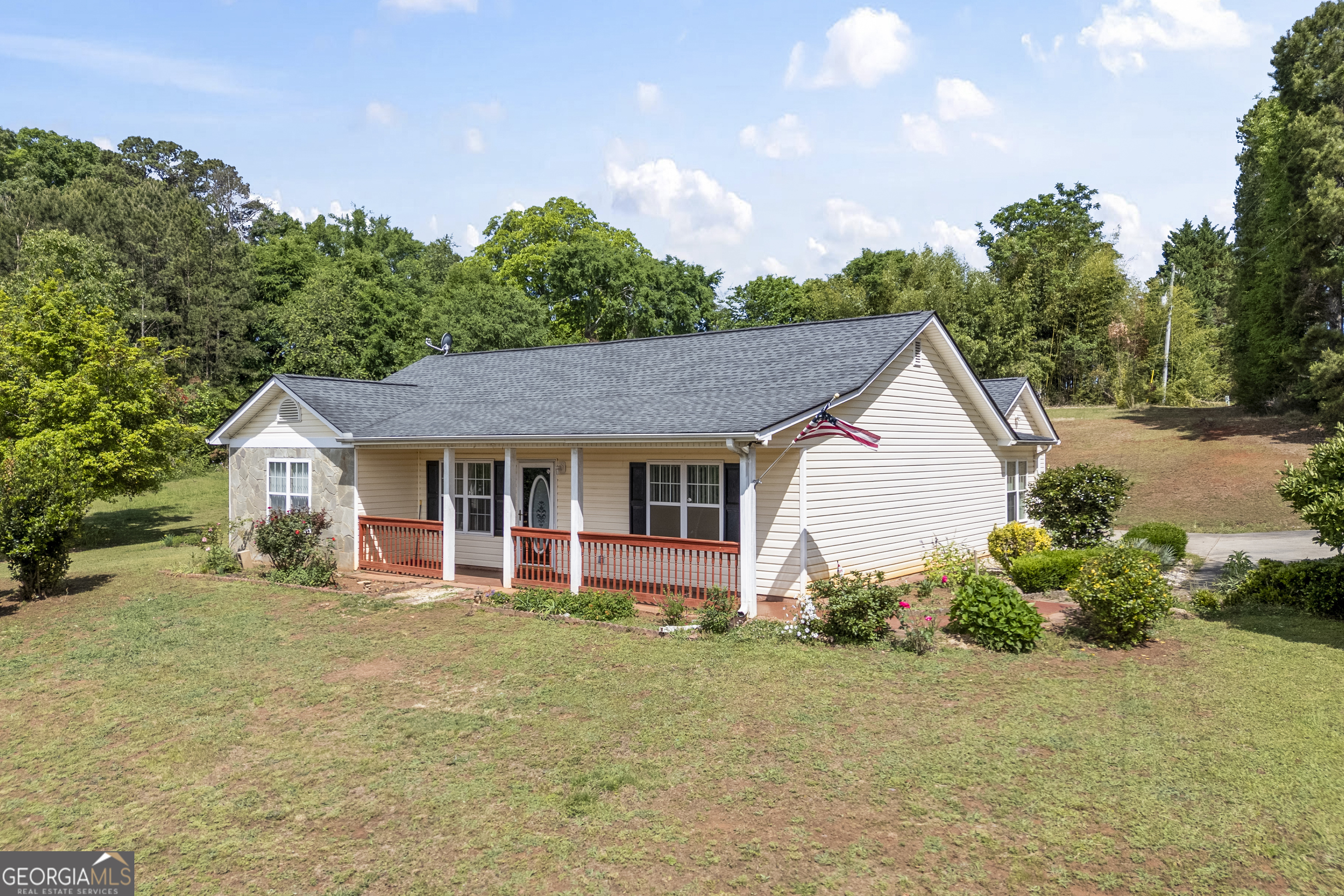 574 Mt Bethel Road Commerce, GA 30530 - Photo 3 of 64 a view of a house with backyard and garden