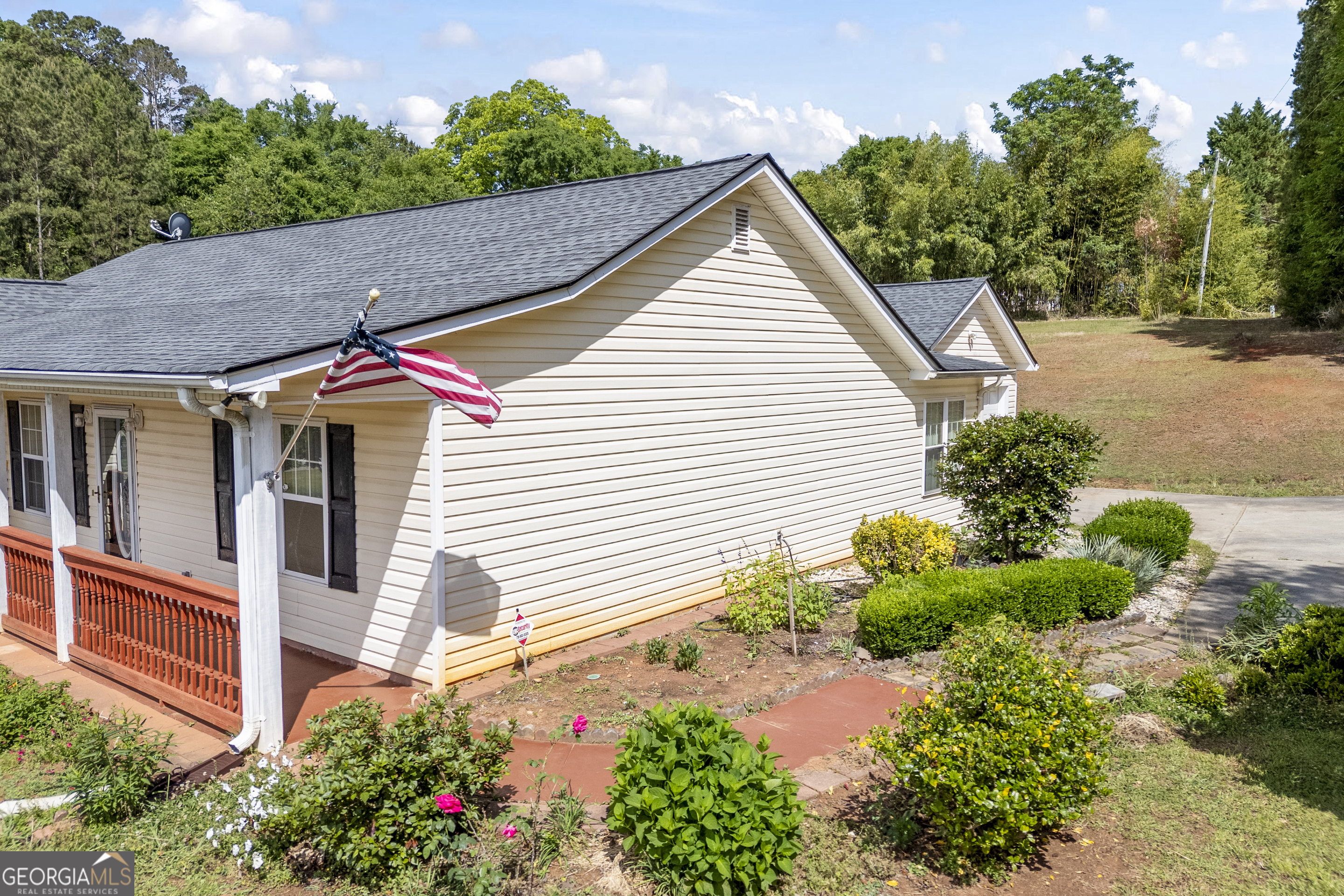 574 Mt Bethel Road Commerce, GA 30530 - Photo 5 of 64 a view of a house with a yard