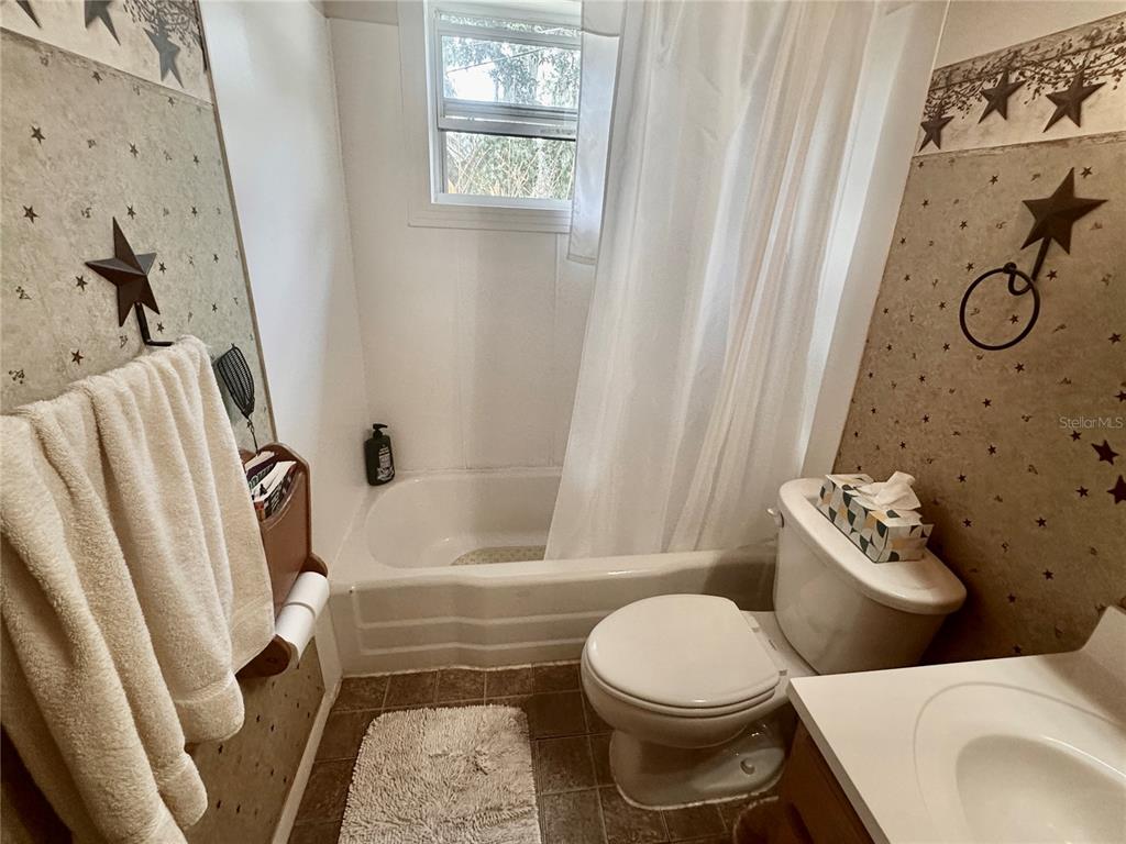 2807 Tindel Camp Road Lake Wales, FL 33898 - Photo 21 of 32 a bathroom with a toilet sink and tub