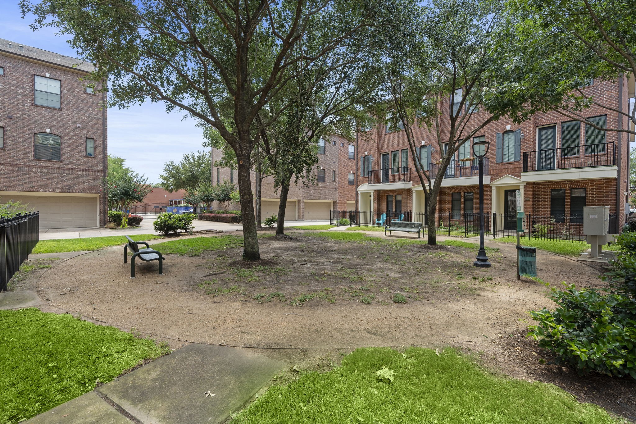 2110 Shearn Street, Unit 16 Houston, TX 77007 - Photo 36 of 37 There is a community courtyard! Great place to hang out with neighbors and/or pets!