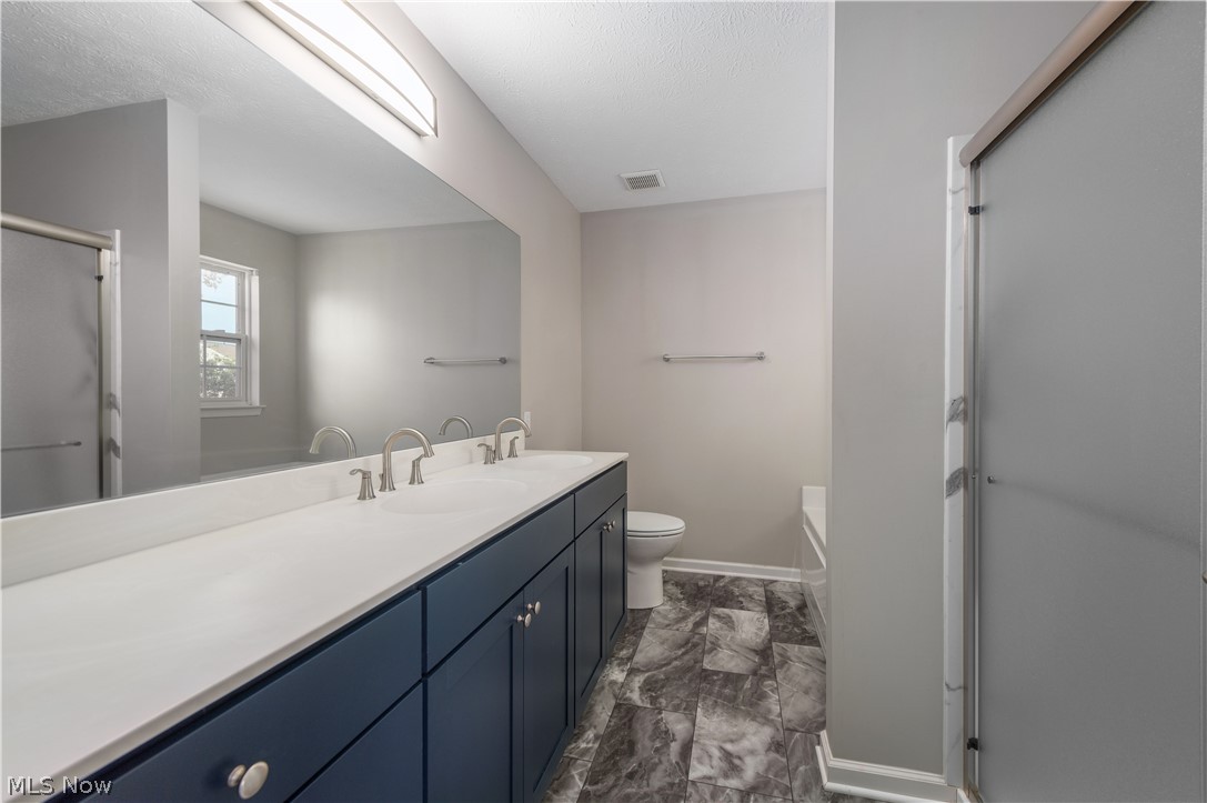 157 Stone Ridge Way Berea, OH 44017 - Photo 34 of 50 Primary Bathroom