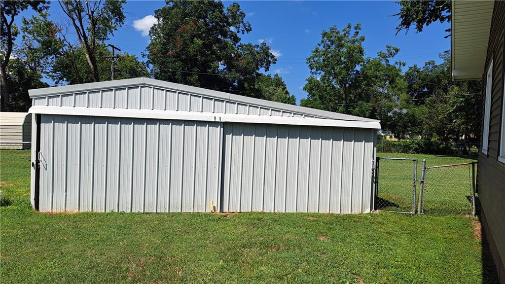 805 Walnut Street Chetopa, KS 67336 - Photo 20 of 25