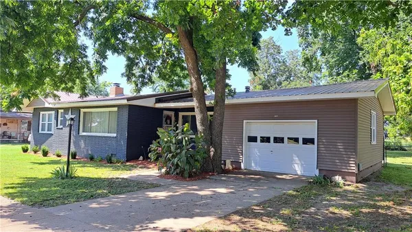 $109,000 | 805 Walnut Street, Chetopa, KS 67336