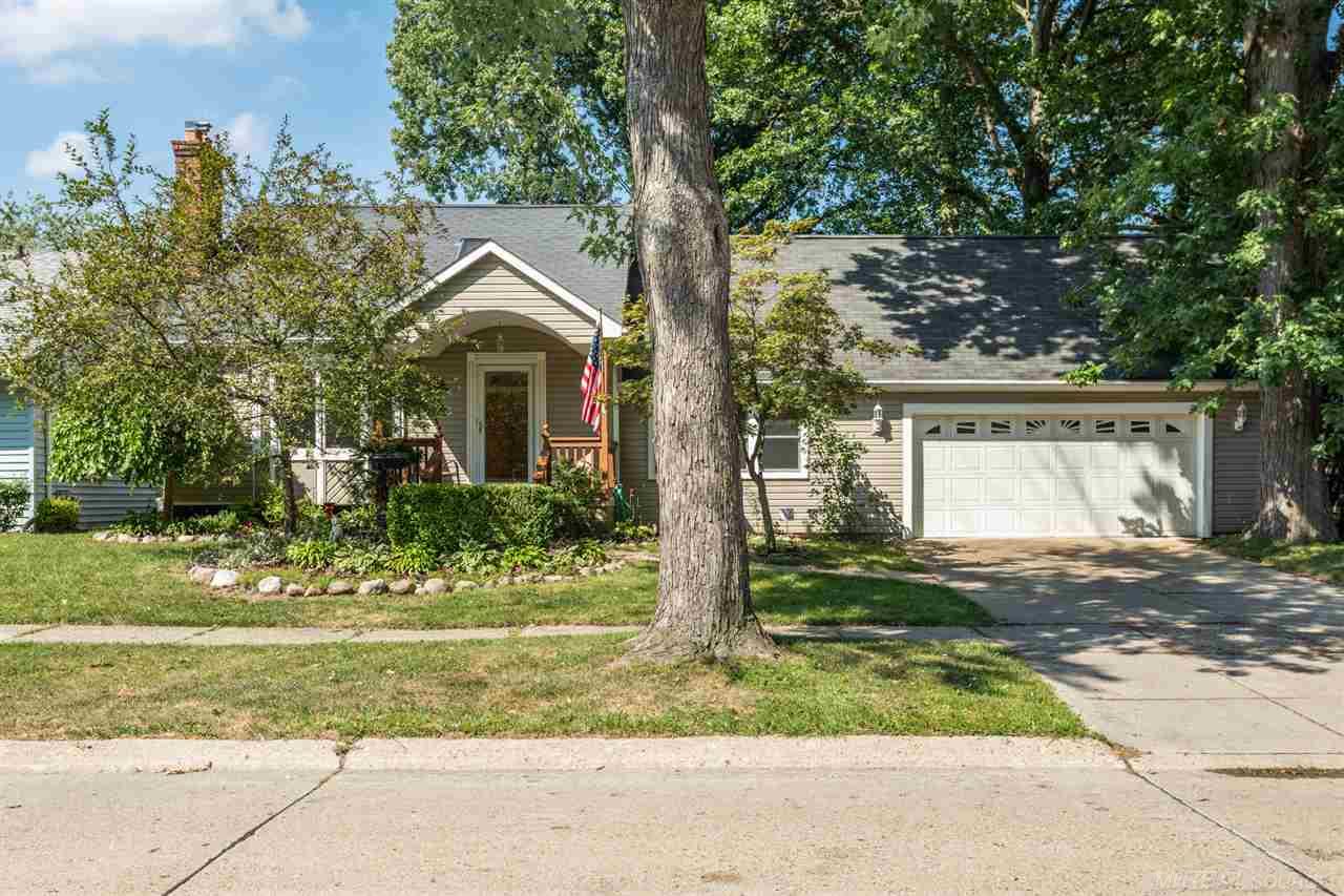 2230 Roslyn Road Grosse Pointe, MI 48236 - Photo 1 of 28 50020497.JPG