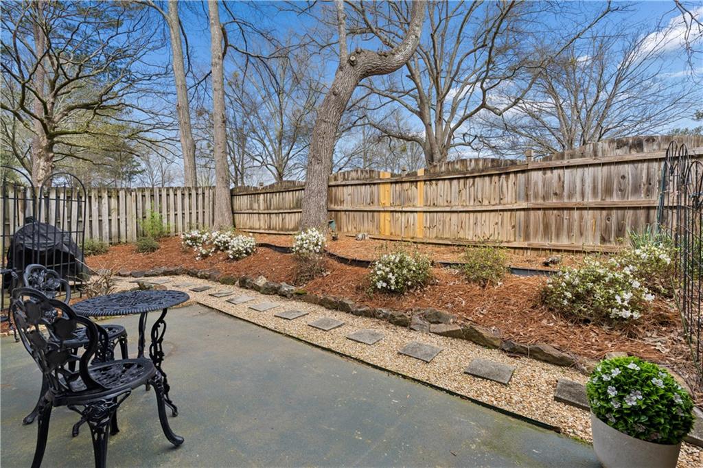 2838 Jordan Oaks Lane Decatur, GA 30033 - Photo 36 of 39 a garden view with a seating space