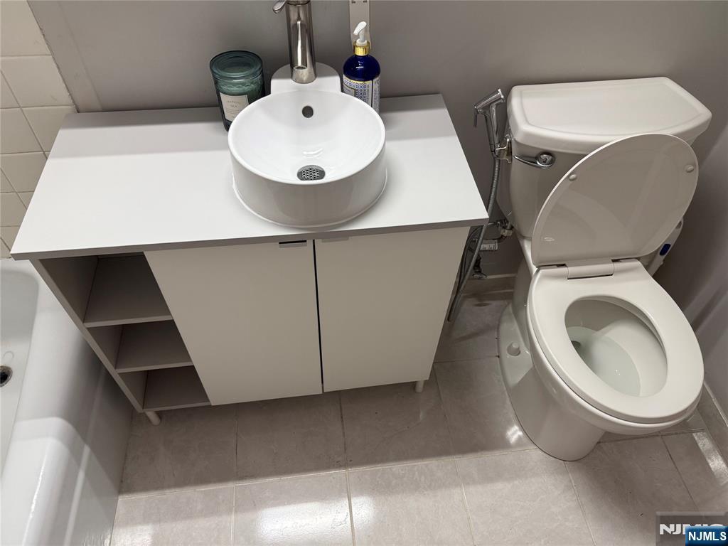 265 Main Street, Unit 702 Ridgefield Park, NJ 07660 - Photo 16 of 20 a utility room with dryer and washer