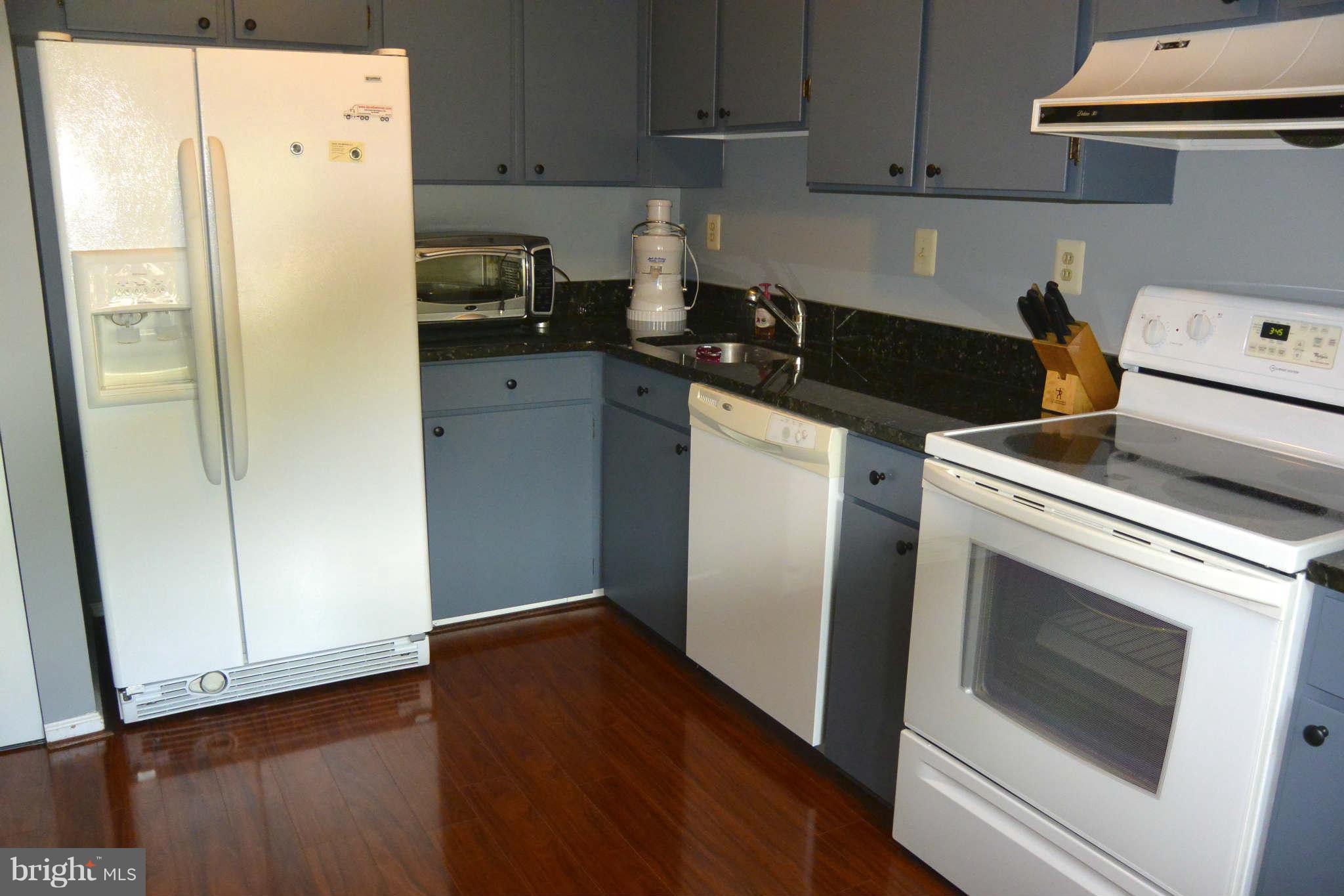 4052 Spring Run Court, Unit 9G Chantilly, VA 20151 - Photo 13 of 26 Kitchen