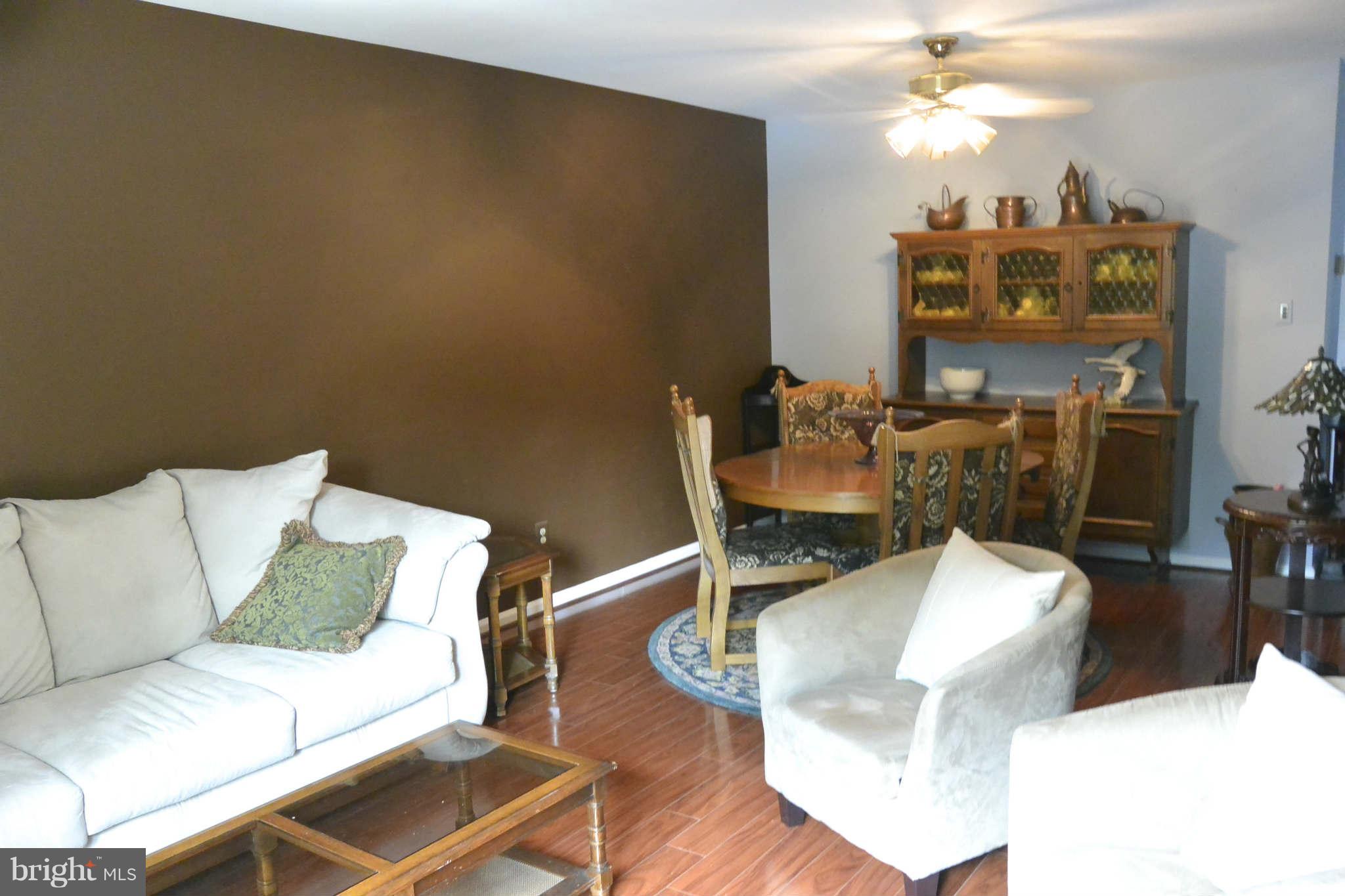 4052 Spring Run Court, Unit 9G Chantilly, VA 20151 - Photo 15 of 26 Living Room