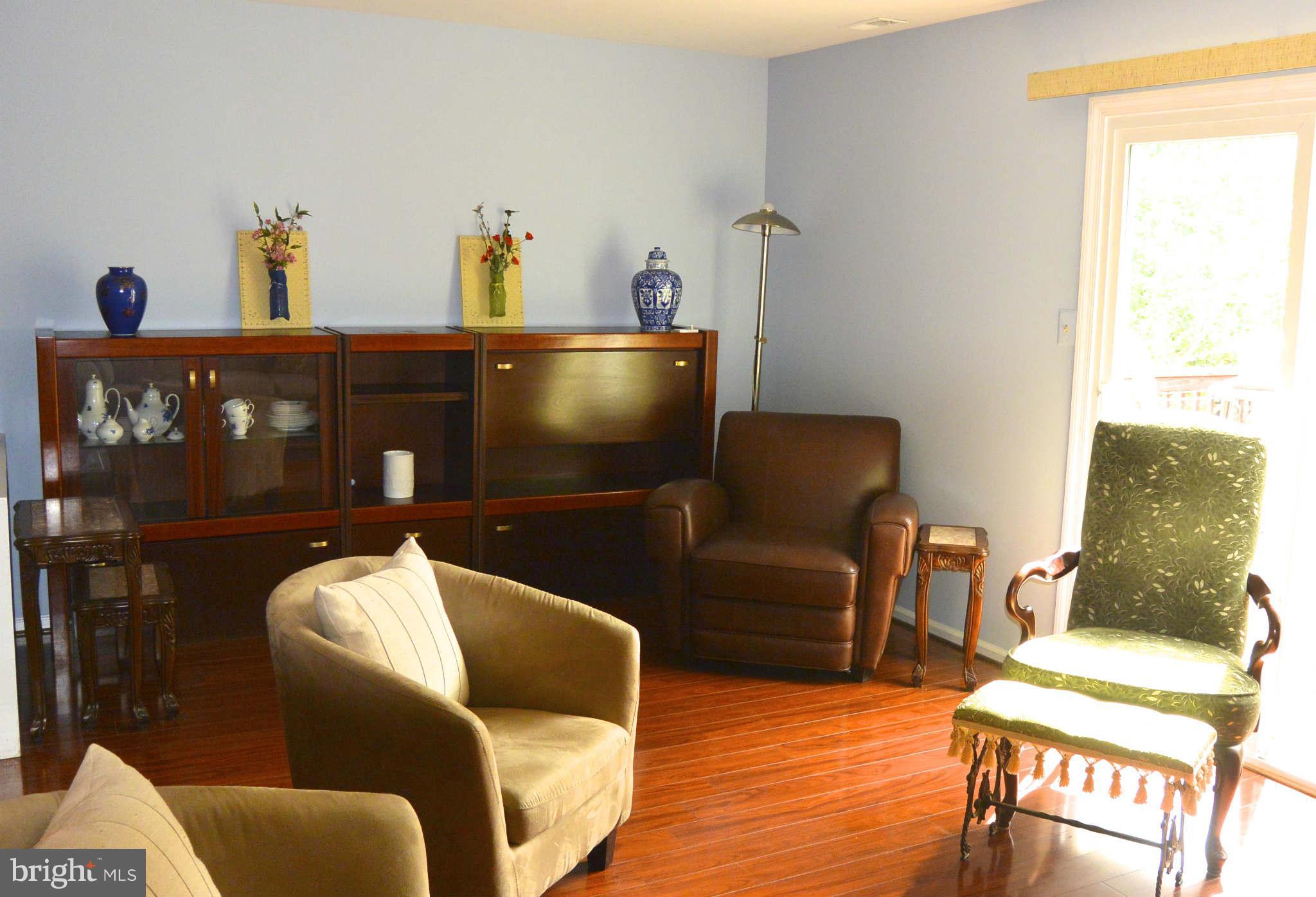 4052 Spring Run Court, Unit 9G Chantilly, VA 20151 - Photo 18 of 26 Living Room