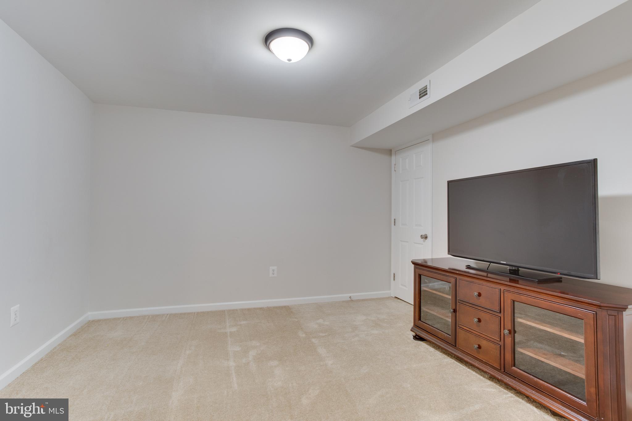 8494 Roberts Road Ellicott City, MD 21043 - Photo 29 of 37 Gallery Image 29