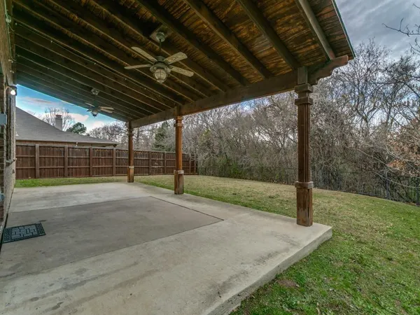 a view of backyard with barn