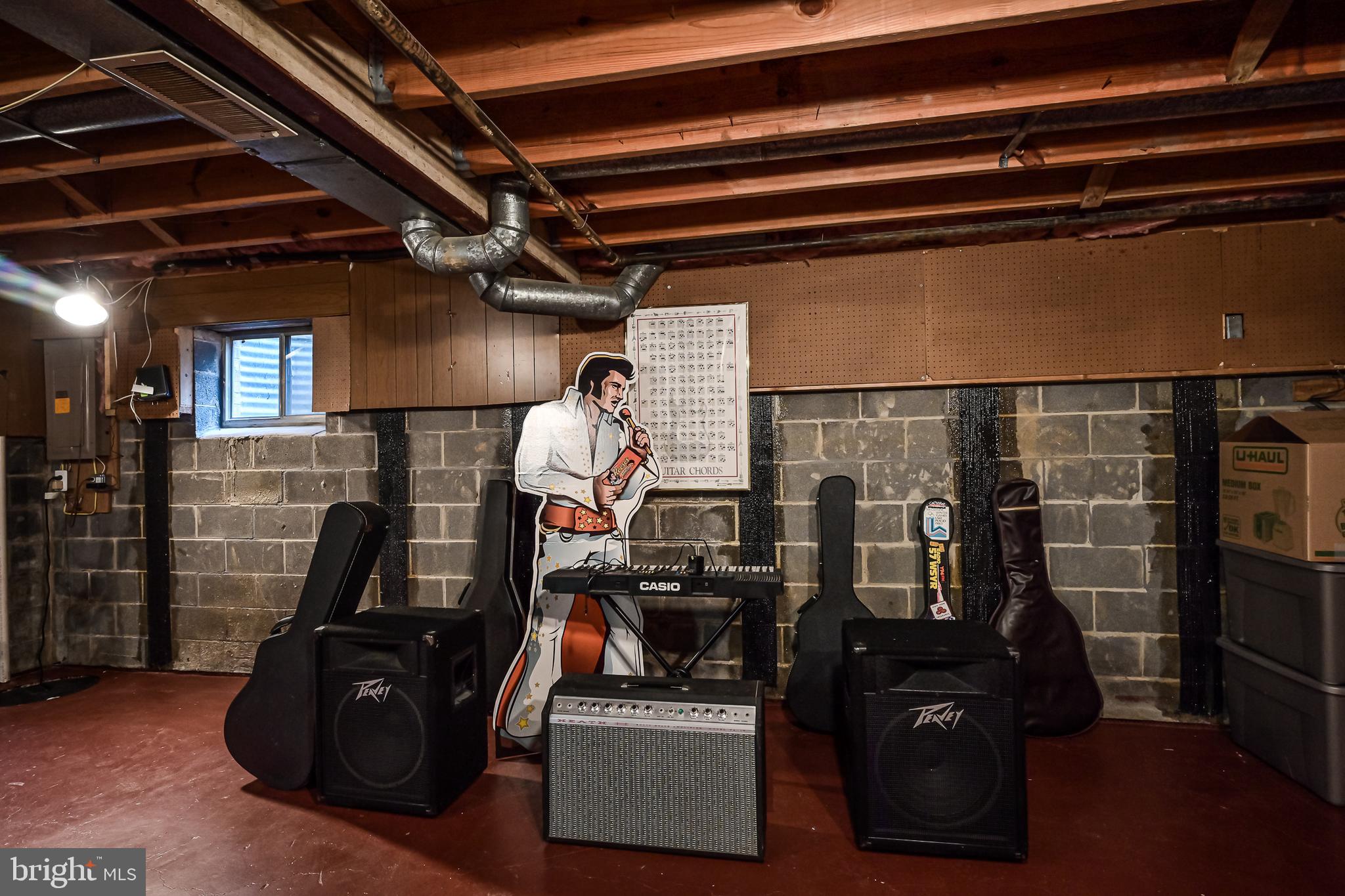 9010 Parliament Drive Burke, VA 22015 - Photo 35 of 40