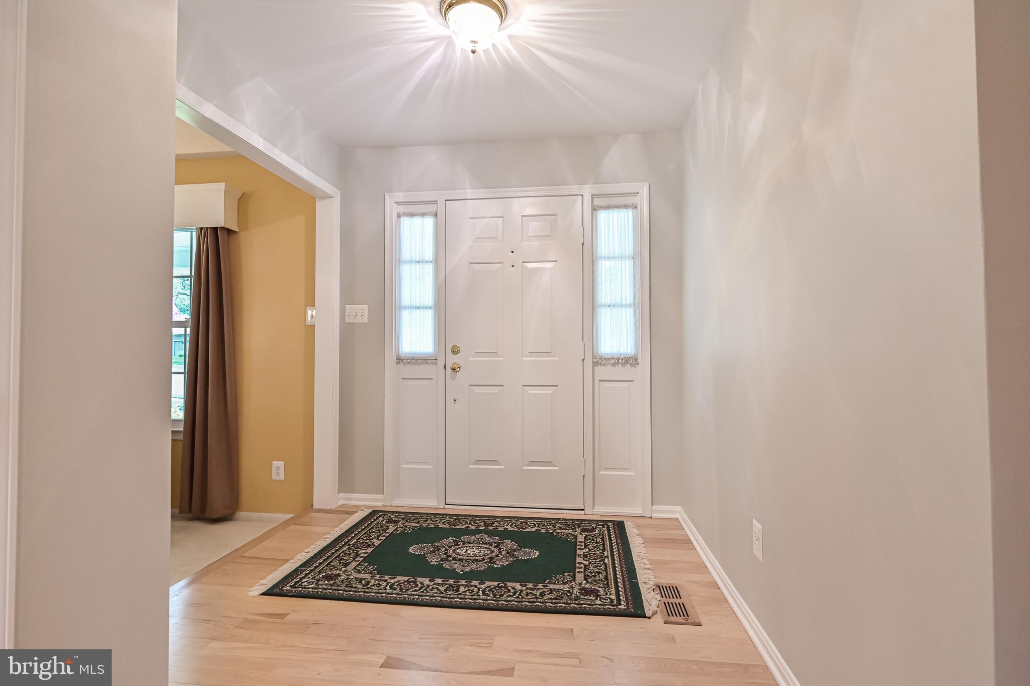 9010 Parliament Drive Burke, VA 22015 - Photo 5 of 40 Welcoming foyer