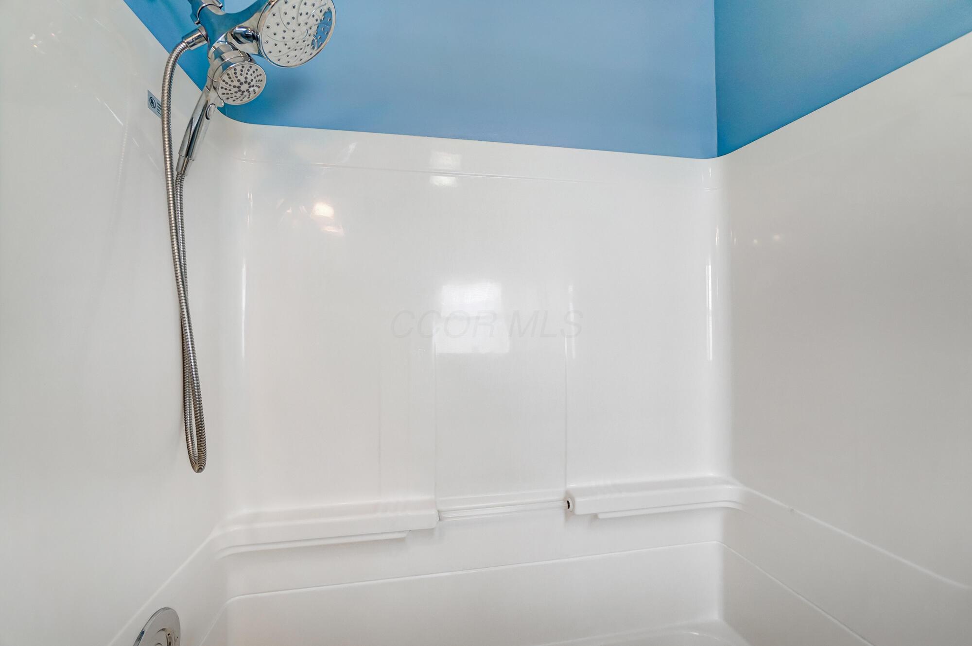 2990 Parkside Road Columbus, OH 43204 - Photo 19 of 34 Full bath on 2nd level