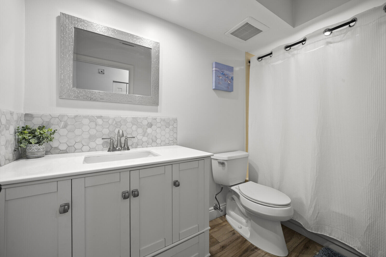 5780 Coach House Circle, Unit C Boca Raton, FL 33486 - Photo 24 of 32 Second Bathroom