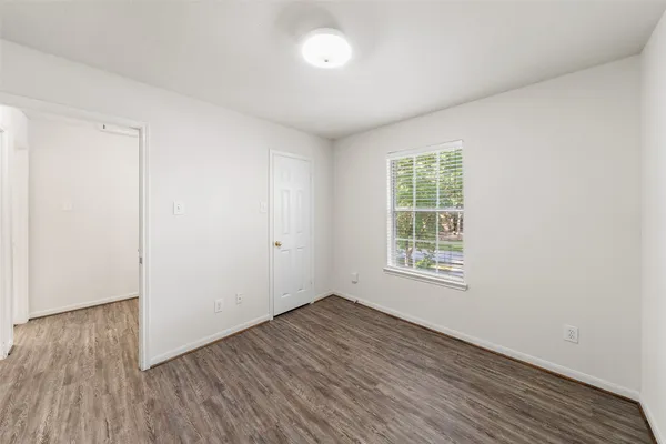 $2,195 | 87 North Delta Mill Circle, The Woodlands, TX 77385