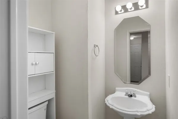 $2,195 | 87 North Delta Mill Circle, The Woodlands, TX 77385